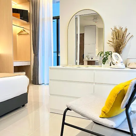 The Shore Cbd Kota Kinabalu By Laxzone Suite Exterior photo