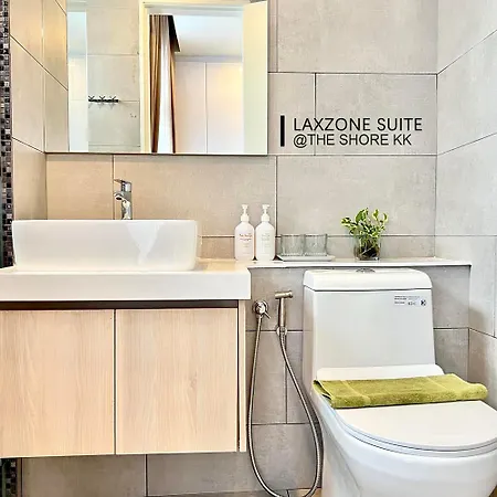 The Shore Cbd Kota Kinabalu By Laxzone Suite Exterior photo