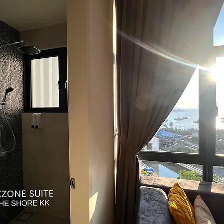 The Shore Cbd Kota Kinabalu By Laxzone Suite Room photo
