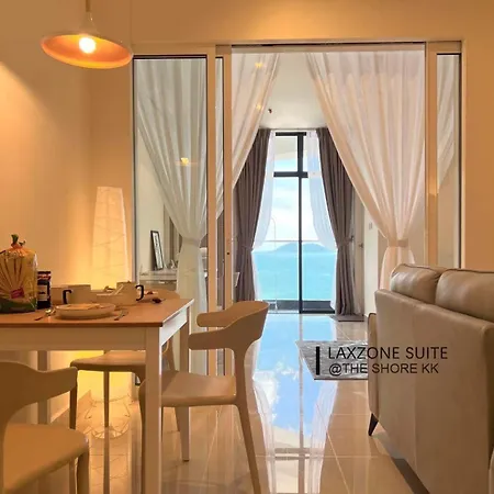 The Shore Cbd Kota Kinabalu By Laxzone Suite Room photo