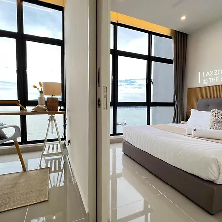 The Shore Cbd Kota Kinabalu By Laxzone Suite Room photo