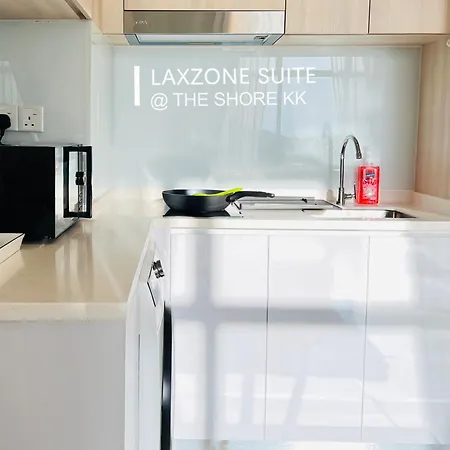 The Shore Cbd Kota Kinabalu By Laxzone Suite Room photo