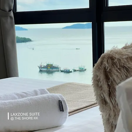The Shore Cbd Kota Kinabalu By Laxzone Suite Room photo