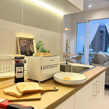 The Shore Cbd Kota Kinabalu By Laxzone Suite Room photo