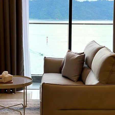 The Shore Cbd Kota Kinabalu By Laxzone Suite Room photo