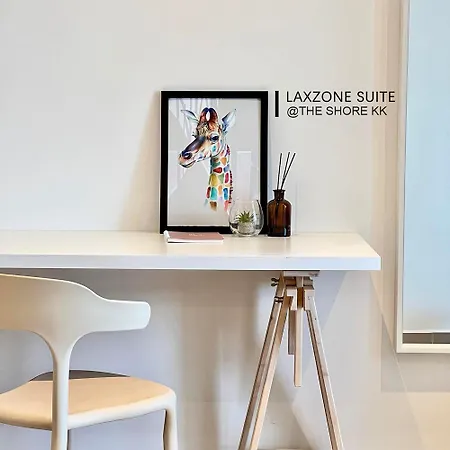 The Shore Cbd Kota Kinabalu By Laxzone Suite Room photo