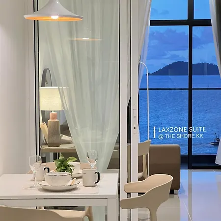 The Shore Cbd Kota Kinabalu By Laxzone Suite Room photo