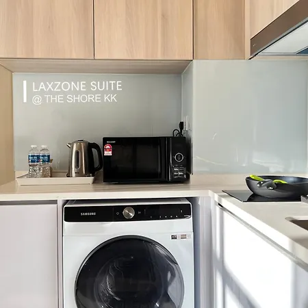 The Shore Cbd Kota Kinabalu By Laxzone Suite Room photo