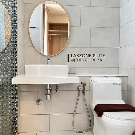 The Shore Cbd Kota Kinabalu By Laxzone Suite Room photo