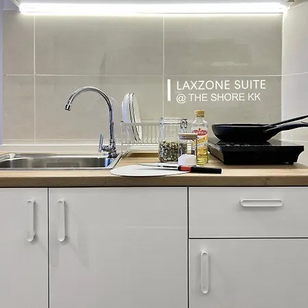 The Shore Cbd Kota Kinabalu By Laxzone Suite Room photo