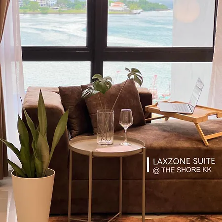 The Shore Cbd Kota Kinabalu By Laxzone Suite Room photo