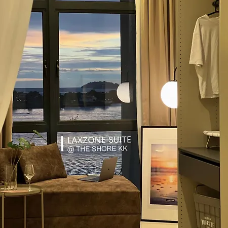 The Shore Cbd Kota Kinabalu By Laxzone Suite Room photo
