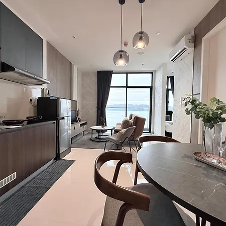 The Shore Cbd Kota Kinabalu By Laxzone Suite Exterior photo