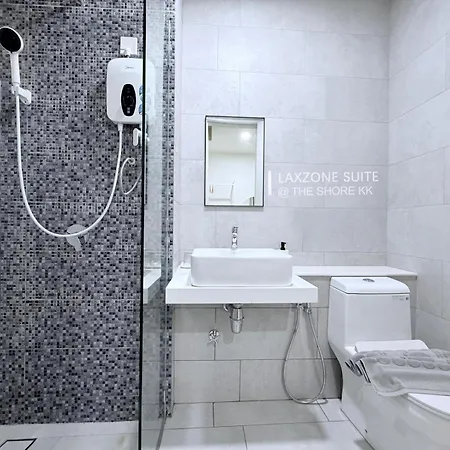 The Shore Cbd Kota Kinabalu By Laxzone Suite Room photo