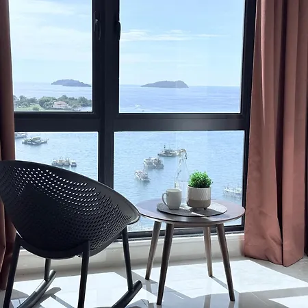 The Shore Cbd Kota Kinabalu By Laxzone Suite Exterior photo