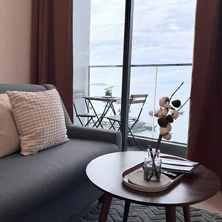 The Shore Cbd Kota Kinabalu By Laxzone Suite Exterior photo