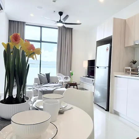 The Shore Cbd Kota Kinabalu By Laxzone Suite Room photo