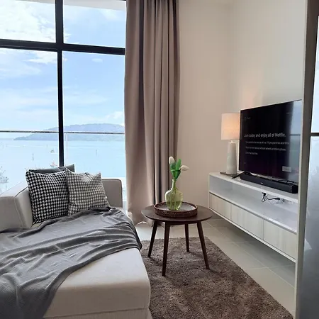 The Shore Cbd Kota Kinabalu By Laxzone Suite Room photo